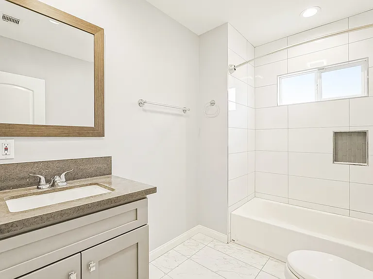 6528 Beeman Ave — Photo 11