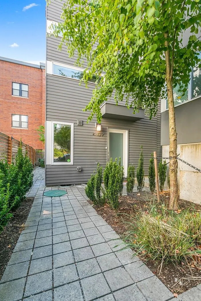 2 bed, 2.0 bath, 1480 sqft, $4,450 — Photo 1