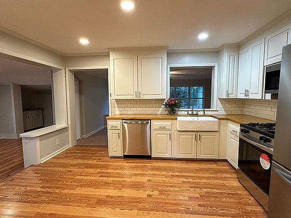 5th image of 2 Forest Hill Cir