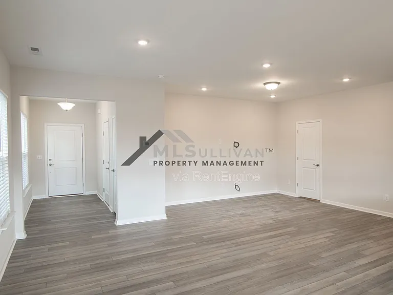 1010 Crater Lake Way — Photo 10