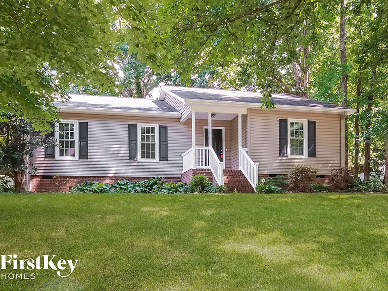 4440 Huntington Dr — Photo 1