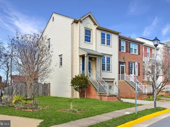 1213 Bond St, Herndon, VA 20170