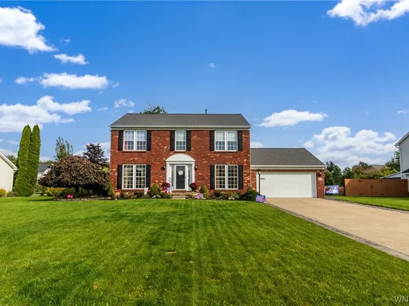 9360 Via Cimato Dr, Clarence Center, NY 14032