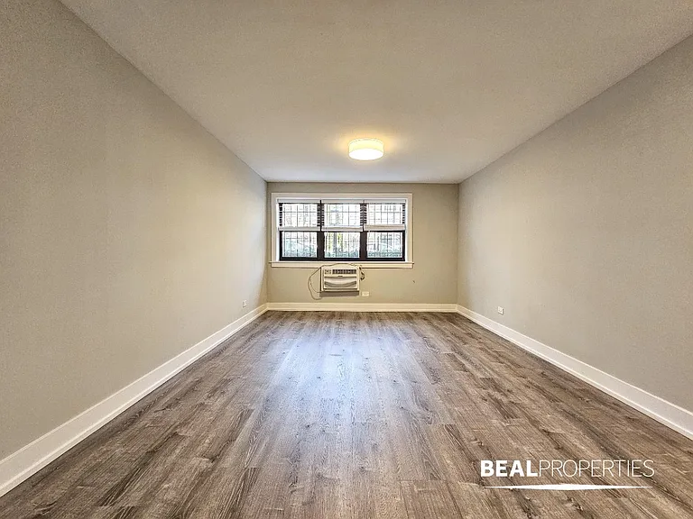 445 W Barry — Photo 94