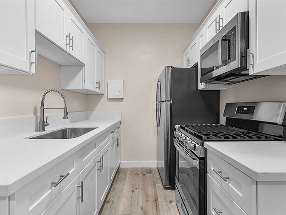 5th image of 722 Maine Ave #726-02