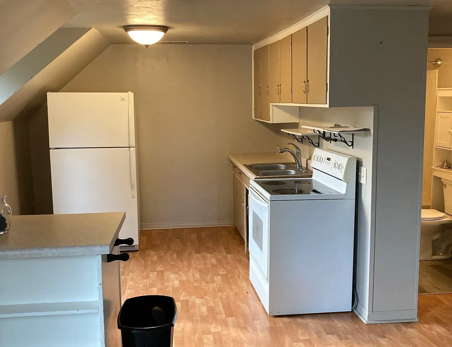 2 bed, $1,100 — Photo 2