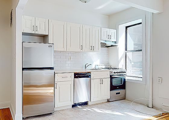 2nd image of 100 Cooper St APT 1F