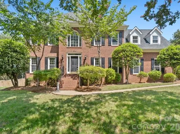 2328 Howerton Ct, Charlotte, NC 28270