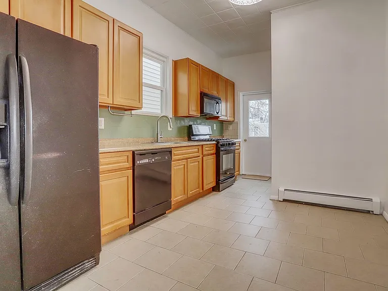 119 Zabriskie St #3 — Photo 14