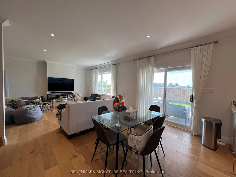 17 Totten St — Photo 5