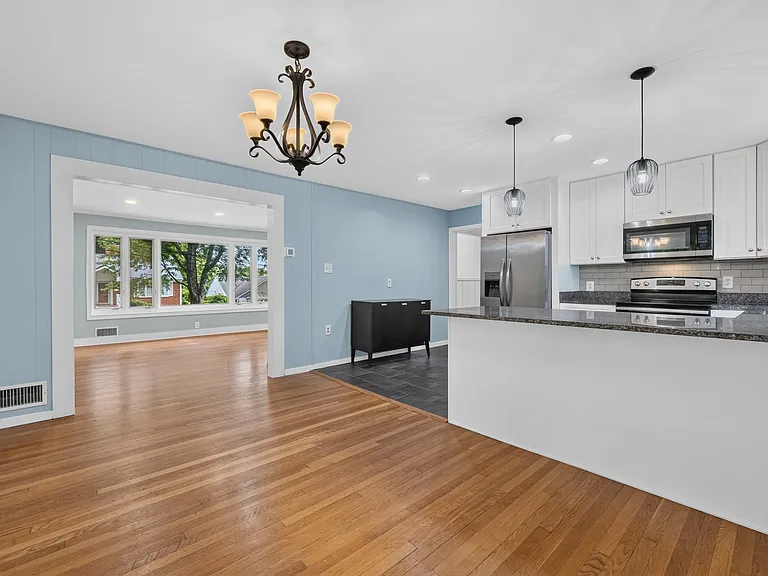 3604 Husted Dr — Photo 7