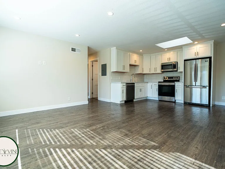 611 Topaz St — Photo 3