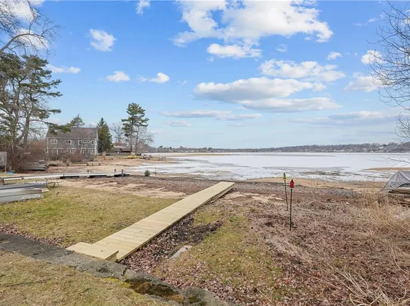 5 Dixie Rd, Coventry, RI 02816