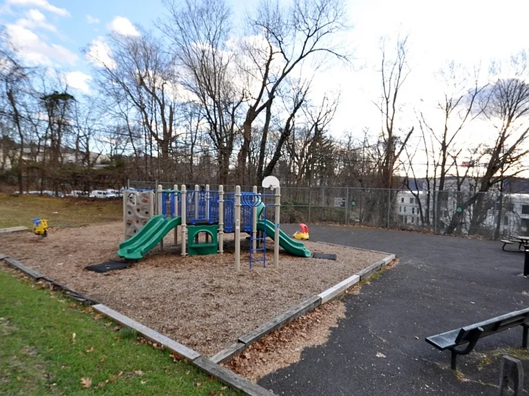 100 Cedar St #A28 — Photo 32