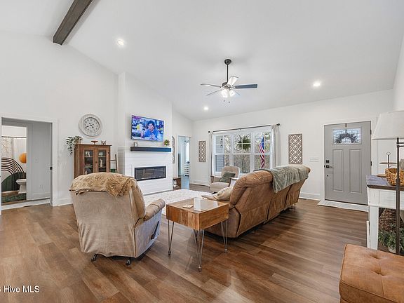 5th image of 101 Seminole Court