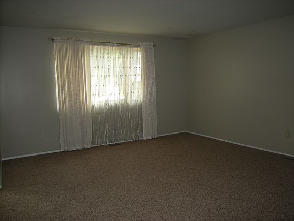 3rd image of 625 Hathaway Trl