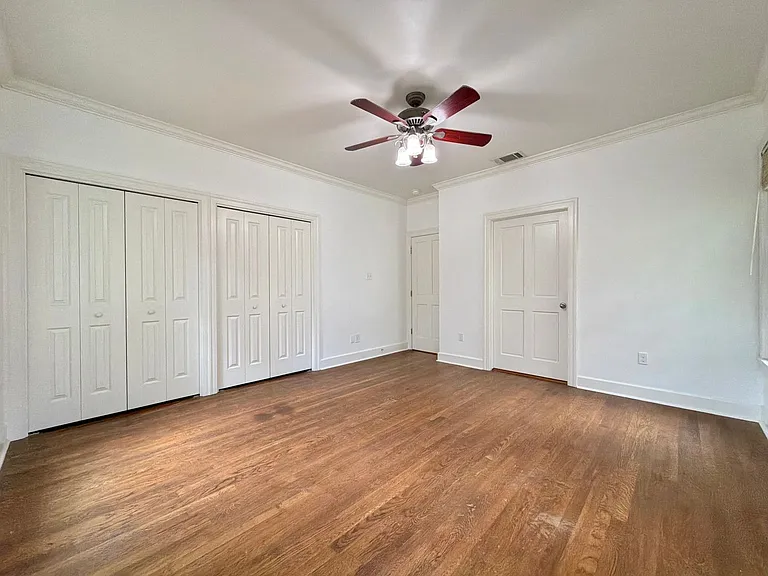 903 E 38th St — Photo 18