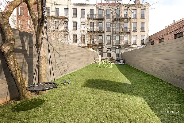 Sold by Christie's International Real Estate Group, LLC | media 22