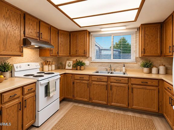 5th image of 573 E LINDA Avenue