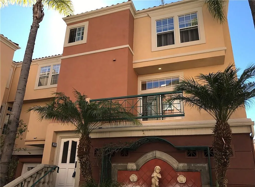 2 bed, 2.5 bath, 1347 sqft, $3,750 — Photo 1