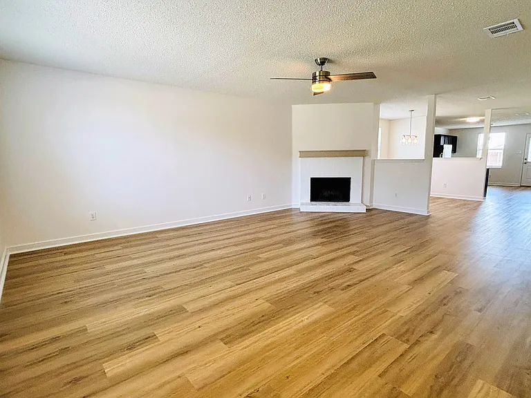 1007 Chilton Dr — Photo 7