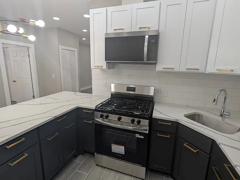 157-159 Sunset Ave #2 — Photo 1