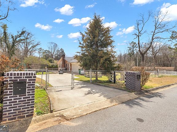 2nd image of 1153 Forest Heights Rd