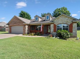 608 E 7th St, Grove, OK 74344