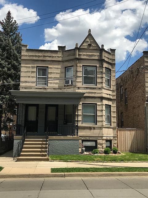 Front entrance of our Chicago manor style building 