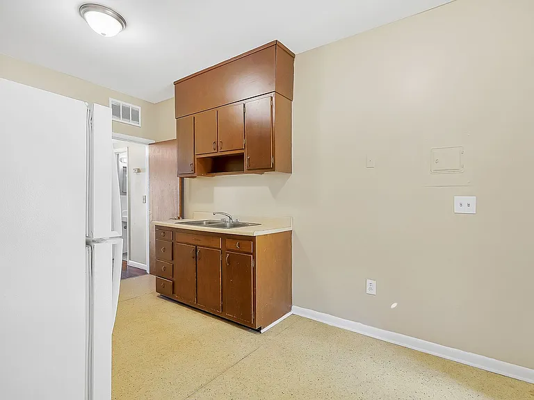 Oakmont Apartments — Photo 31
