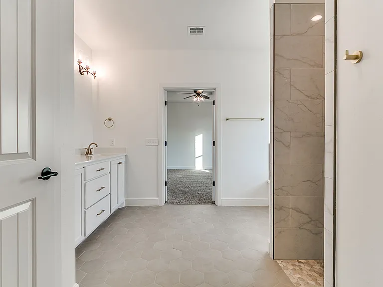1901 Hollow Crest Ct — Photo 40