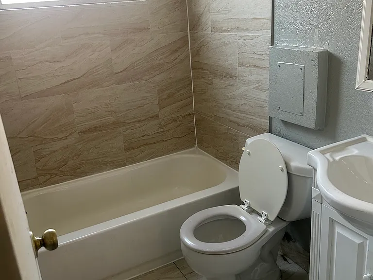 1100 Quivas — Photo 11