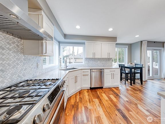 4th image of 4905 NE 19th Court