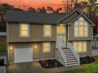 164 River Rd, Shirley, NY 11967