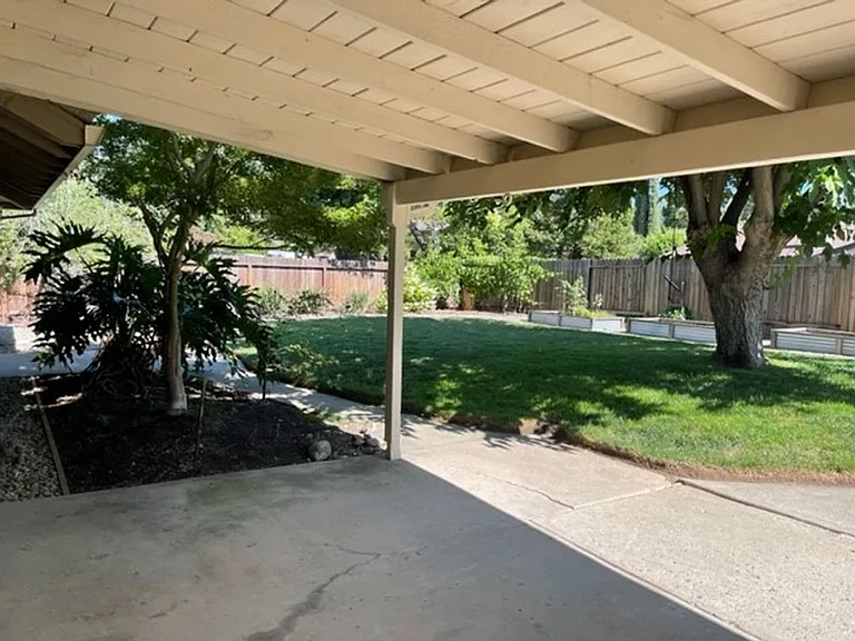 1825 Vista Creek Dr — Photo 19