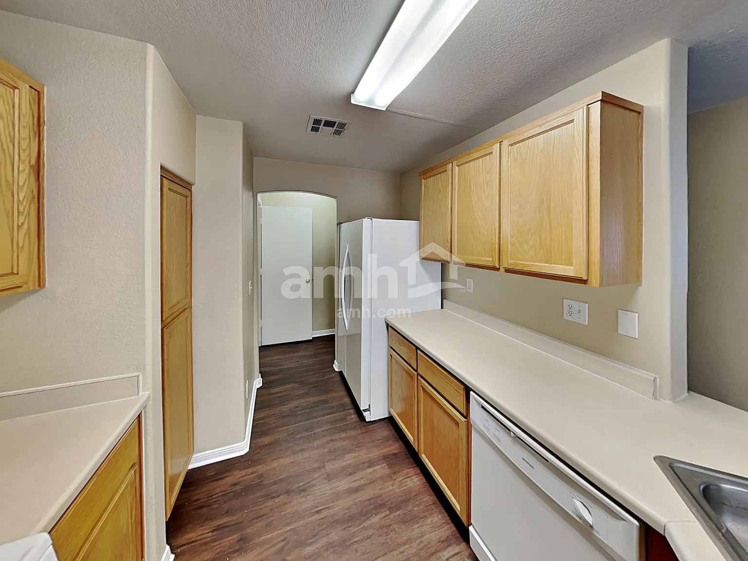 3 bed, 2.5 bath, 1170 sqft, $1,840 — Photo 4