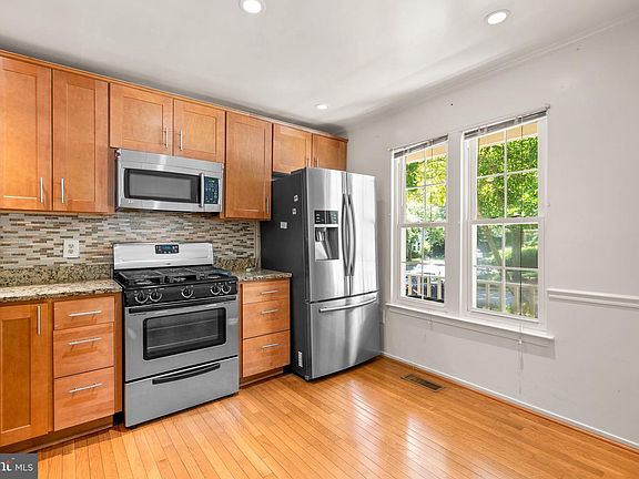 3rd image of 1309 Alderton Ln