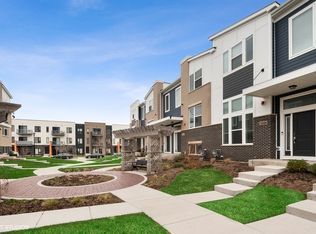 3S616 Everton Dr, Warrenville, IL 60555