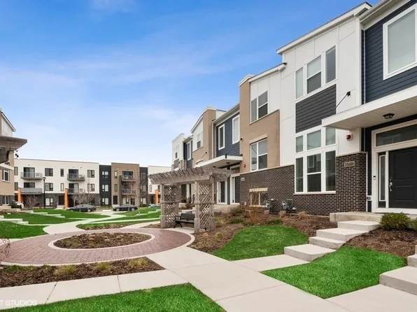 3S616 Everton Dr, Warrenville, IL 60555