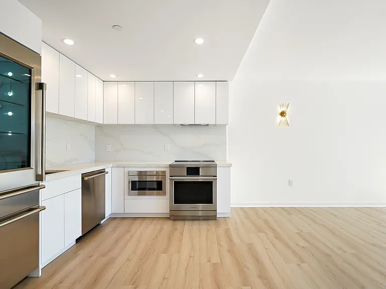 1188 King St #103 — Photo 10
