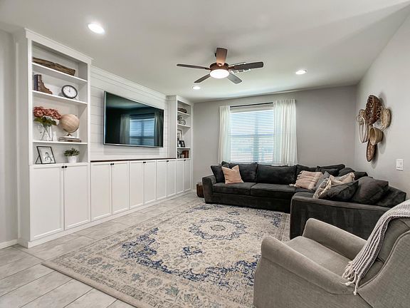 5th image of 638 W Glen Canyon Dr
