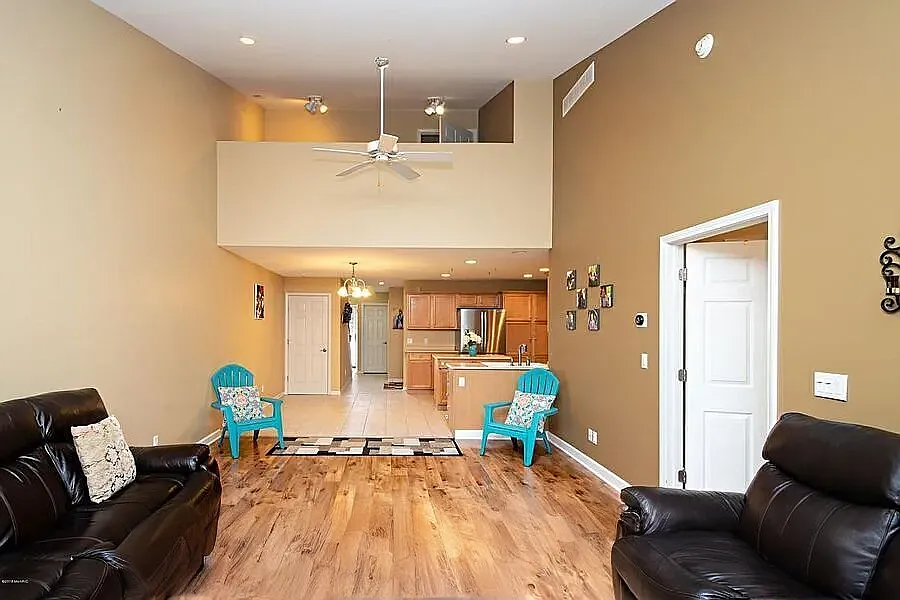 5 bed, 2800 sqft, $2,450 — Photo 3