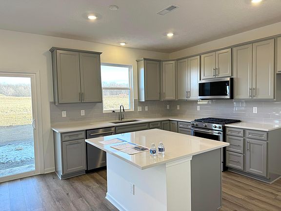 2nd image of 1094 Solitary St Lot 2589