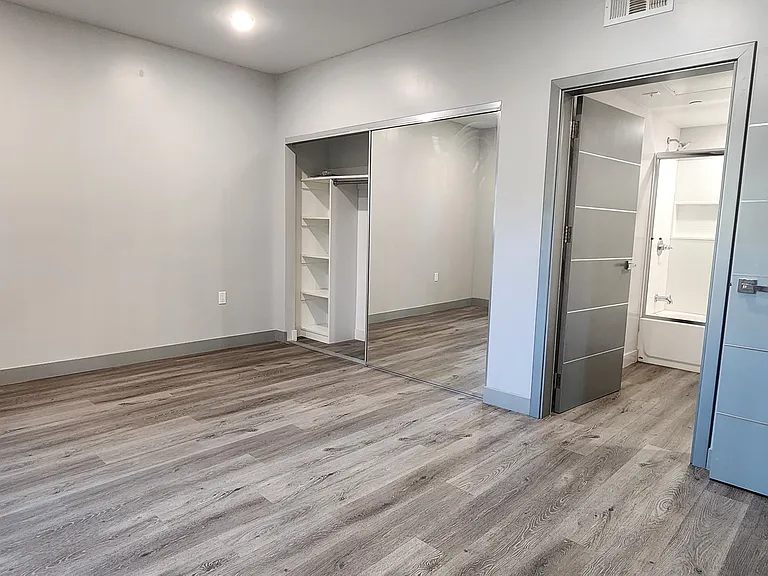 7040 Woodman Ave #307 — Photo 3