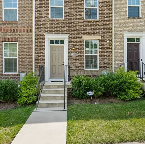 1221 Trenton Pl SE Photo 1