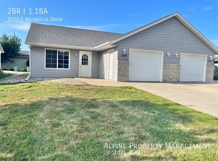 1009 E Magnolia Dr, Brandon, SD 57005