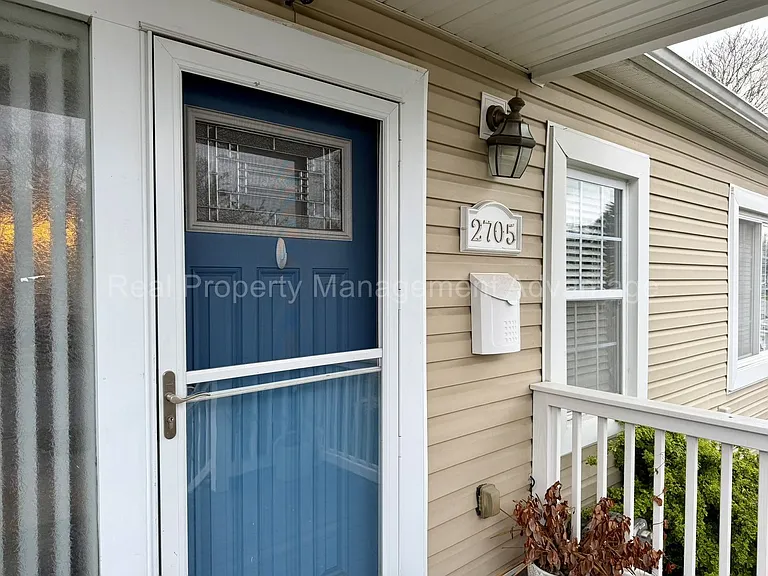 2705 Inman St — Photo 3
