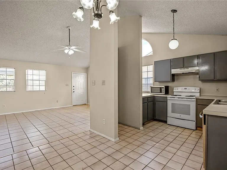 8807 Pineridge Dr #A — Photo 5