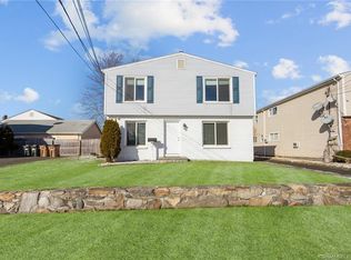 31 Mariners Ln, Stamford, CT 06902