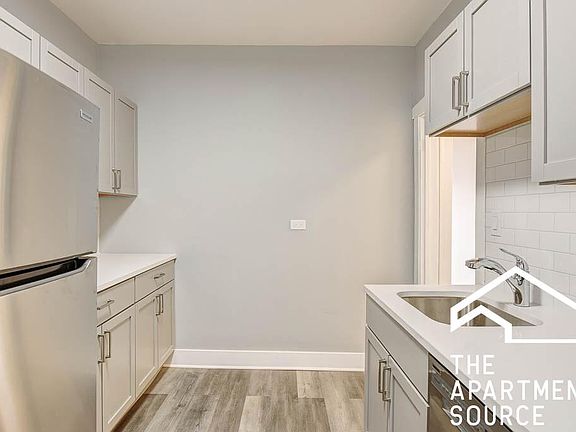 2nd image of 2456 W Wilson Ave #2